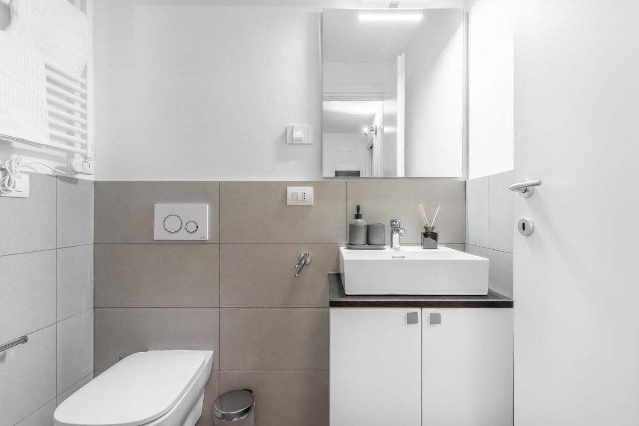 Modern With Terrace & Garage By Ndp Rent Leilighet Milano Eksteriør bilde